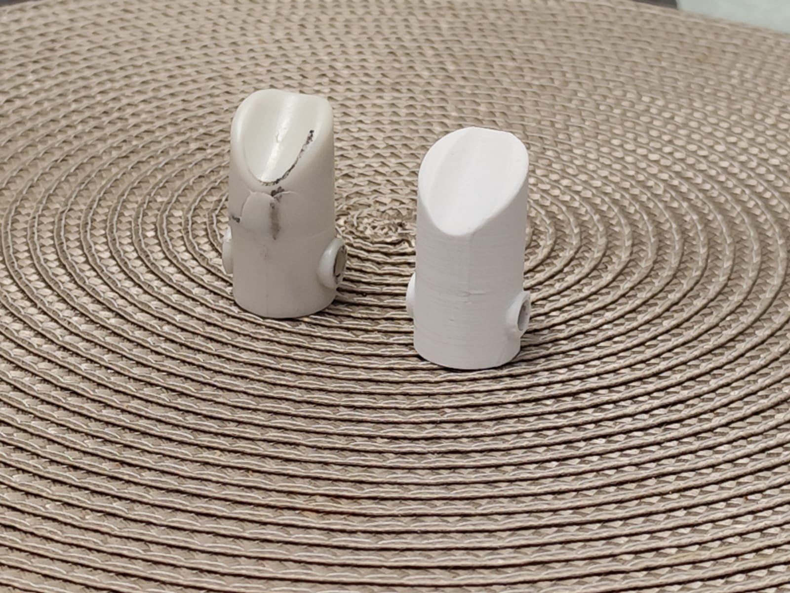Topes de repuesto para sillas de reposicion fabricados mediante ingenieria inversa e impresion 3D en Madrid